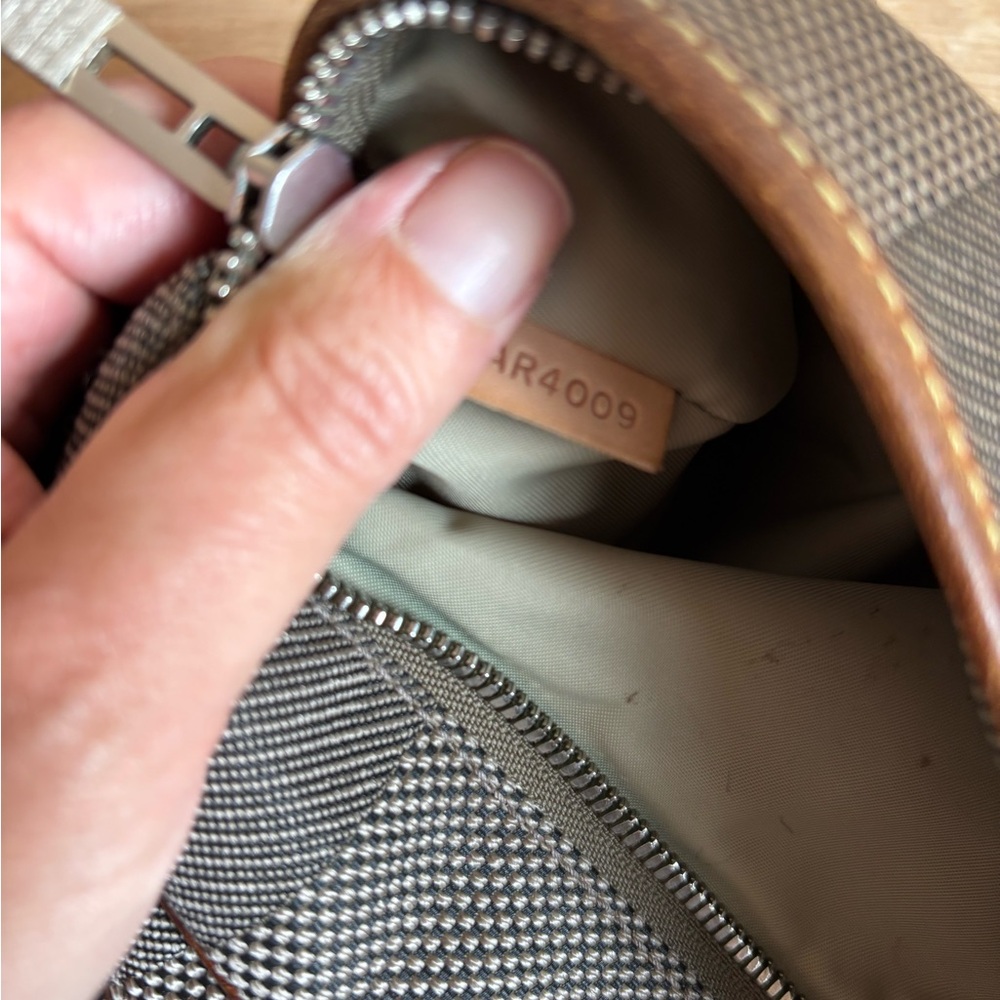 Authentic Louis Vuitton crossbody Fannie pack - Picture 9 of 9